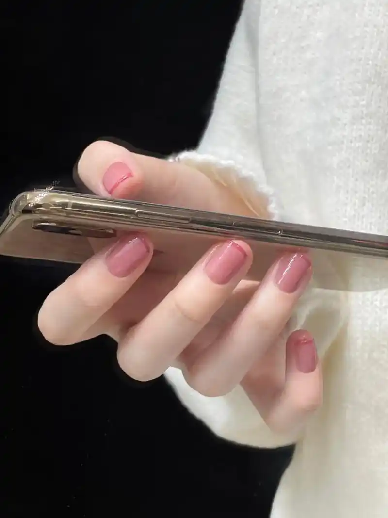 甜甜的草莓法式美甲好温柔哦!#美甲 #指甲油 #显白颜色 # - 抖音