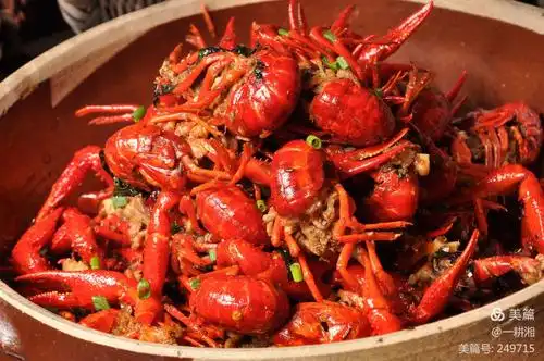 瑶魅酱炒龙虾