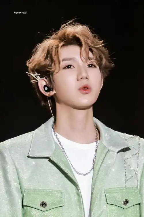 王源易烊千玺专辑封面是应援色##与王源十年璀璨共往#@tfboys-王源