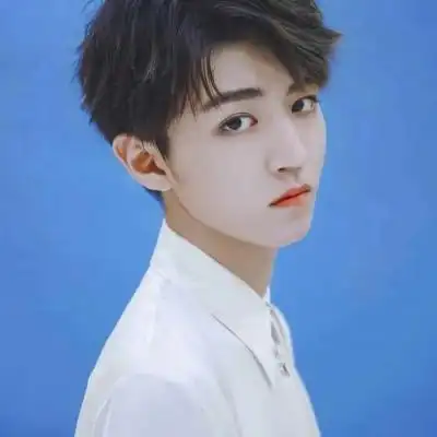 王俊凯帅气头像高清最新小螃蟹王俊凯图片头像