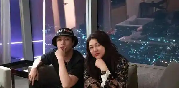 能够上榜的原因之一,但任嘉伦的热度相较于曾经的李易峰等人还是有些