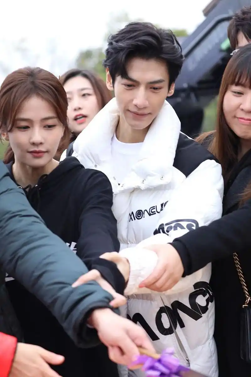 半是蜜糖半是伤# 我现在二十八九岁,已经过了看这种甜蜜剧情的年纪.