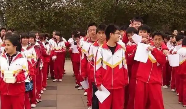 组图带你看看中国校服进化史,你穿过哪一件?一不小心暴露了年龄