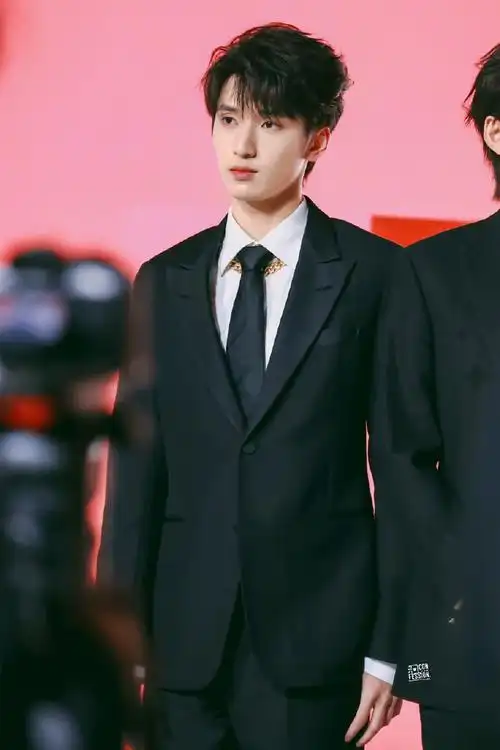 严浩翔东方风云榜##时代少年团东方风云榜红毯