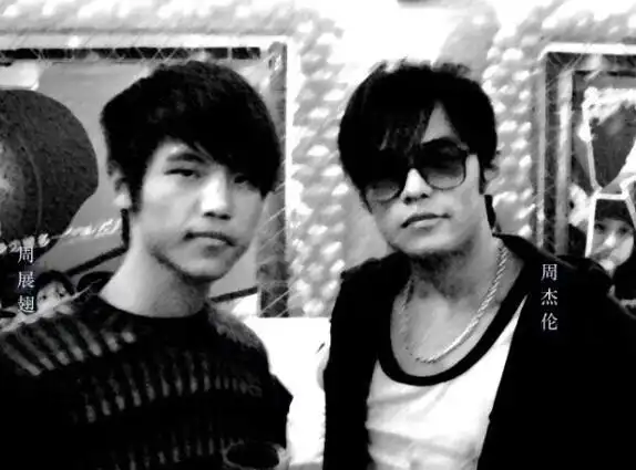 因模仿周杰伦成名,如今做回自己,周展翅:以前像耍猴