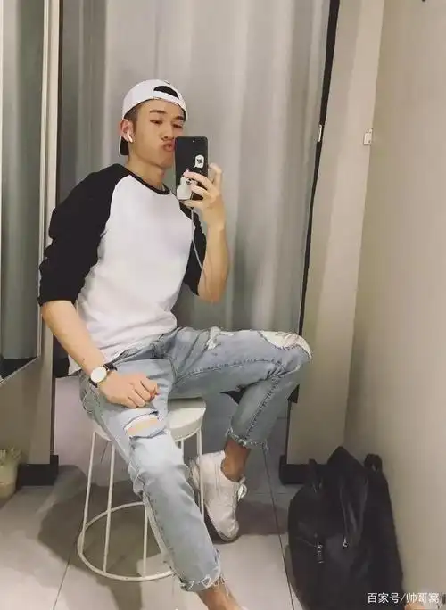 组图:身高178,体重150的帅气小哥哥,坐着拍照都这么棒,太酷!