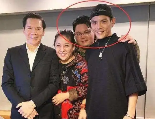 向华强最不敢惹的三个人(向华强的两个儿子)(15)