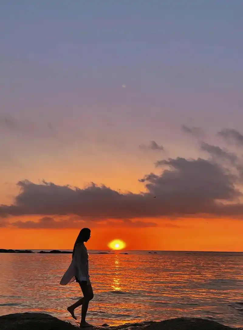 顺遂无虞 皆得所愿#夕阳下的背影 #我在人间贩卖黄昏 #好看 - 抖音