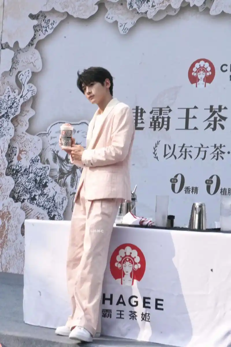 17泉州 小翟店长.姬姐快把官摄图放出来#翟潇闻 #福建 - 抖音