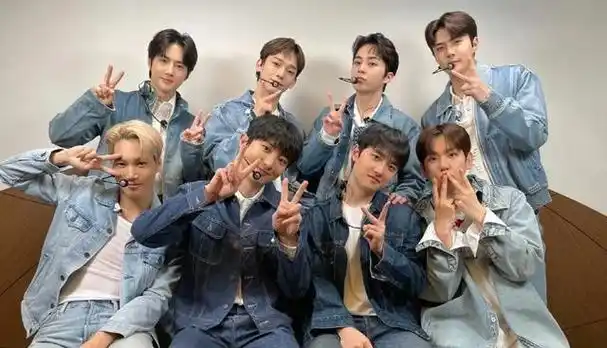 回看exo帅哥,分析一下这位的颜值帅在哪,有人说欣赏不来?