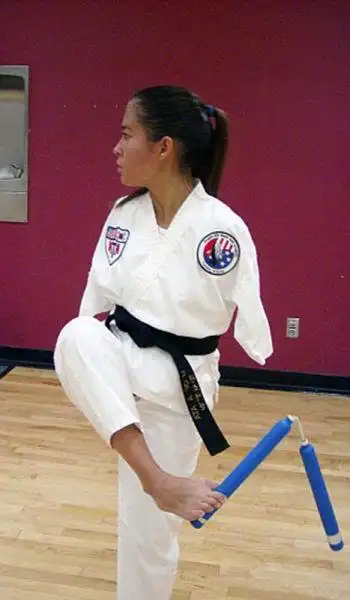 考克斯是世界上第一个成为跆拳道黑带高手的无臂女性