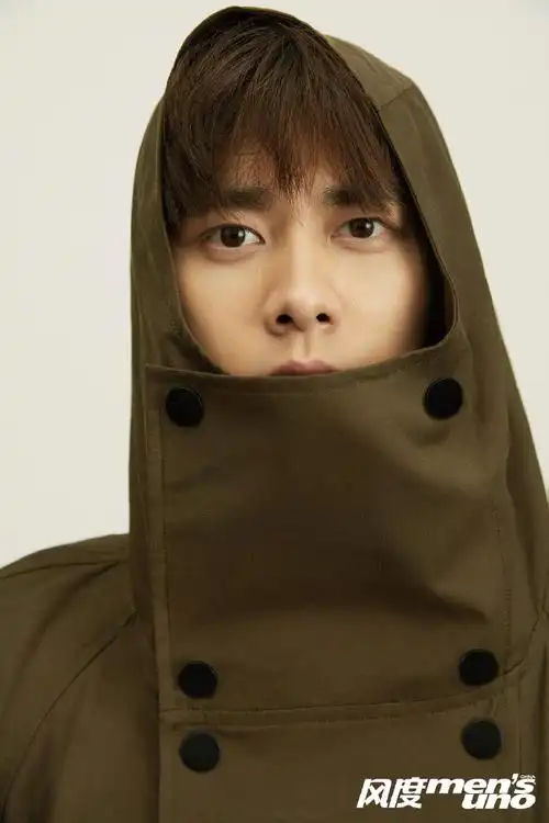 挑战每天按相册顺序发一张李易峰的照片##园园不断