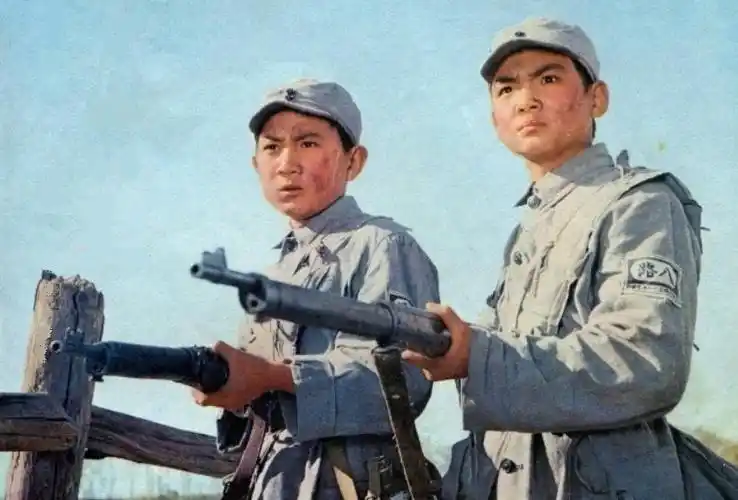 国产经典电影---两个小八路