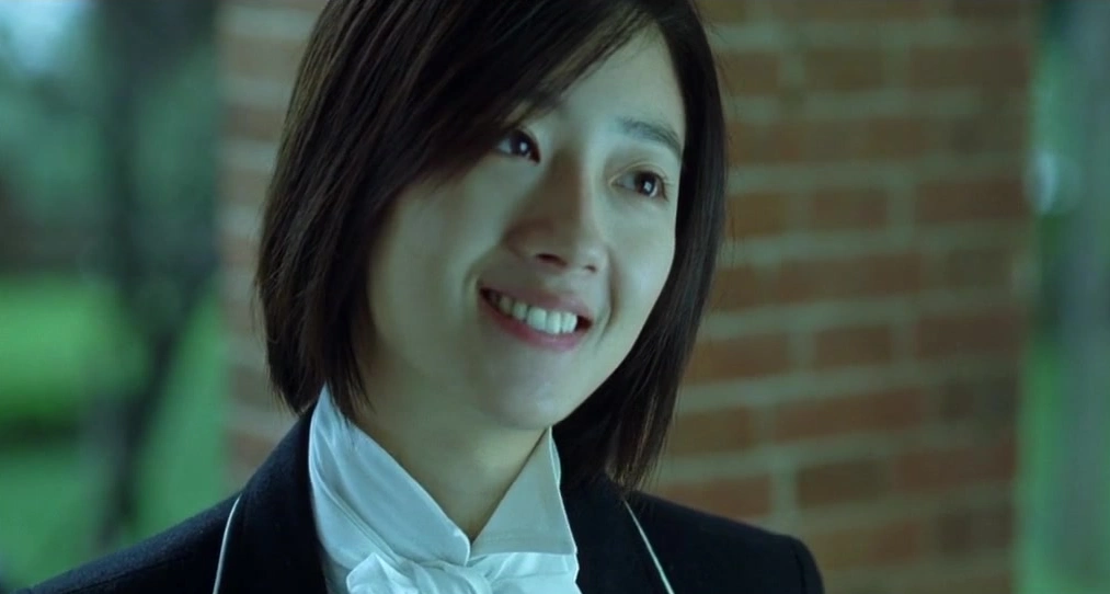 不过,现实中的桂纶镁却不像"路小雨"那样柔弱,而是一个外柔内刚的女