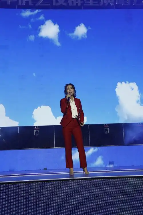 2017华虎科技群星演唱会云朵铿锵绽放