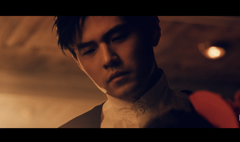 周杰伦40岁生日mv动图盘点19年来的经典歌曲带你回到他的20岁