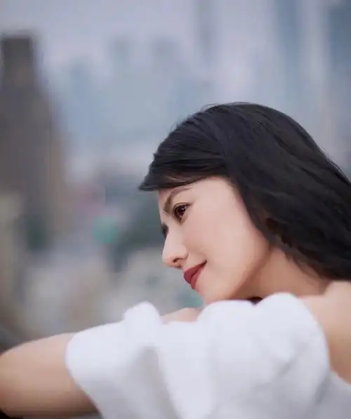 清纯佳人高圆圆的青春路