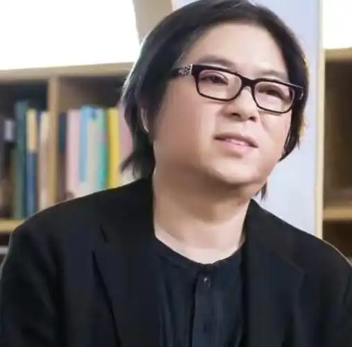 高晓松年轻旧照曝光面容清秀气质足网友难怪敢自称吴亦凡