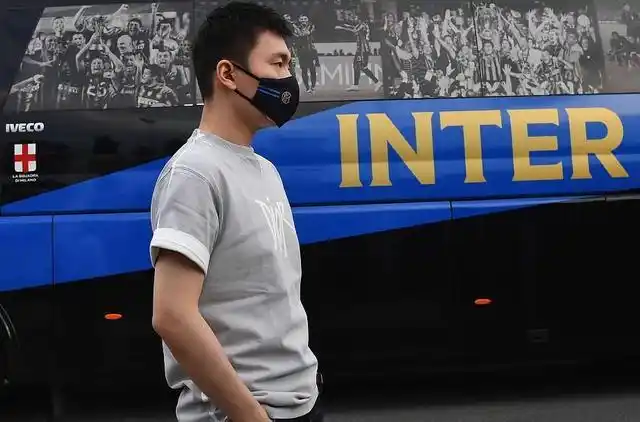 有意大利当地球迷更新ins,晒出一张照片,内容是国际米兰掌舵人张康阳