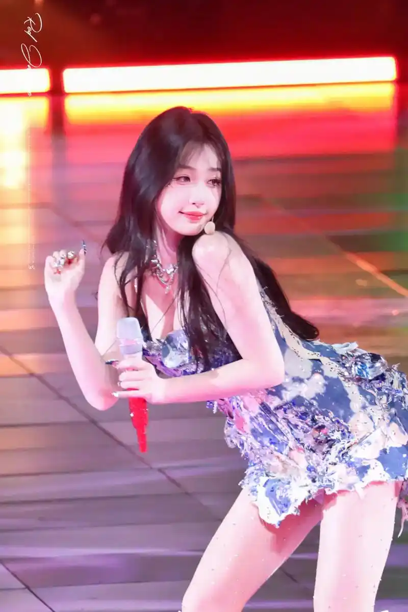 关于我到处捡到的神图00.#虞书欣 #the9女团 #虞书欣 - 抖音