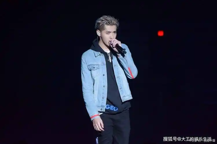 吴亦凡,曾是exo男团的队员,与张艺兴,黄子韬和鹿晗三人一并称之为是"