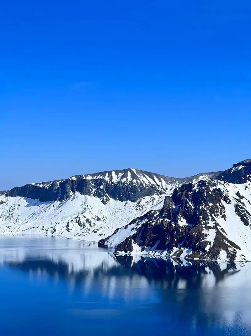 #赴一场长白山之约 #长白山天池 #雪山🏔 "总要去趟长白 - 抖音