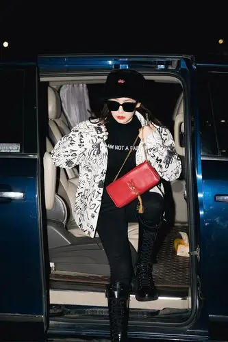 戚薇 机场街拍八