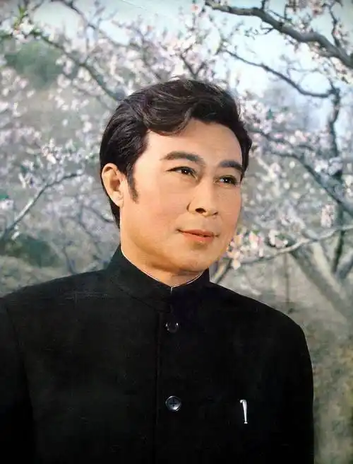 演员王心刚:对病妻不离不弃,儿女是亿万富豪,92岁的他却活成普通老人