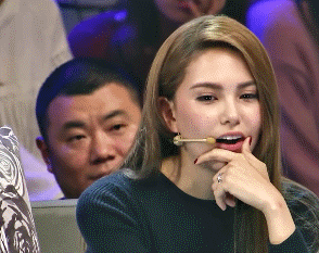 思考昆凌托住特殊的思考技巧gif动图_动态图_表情包下载_soogif