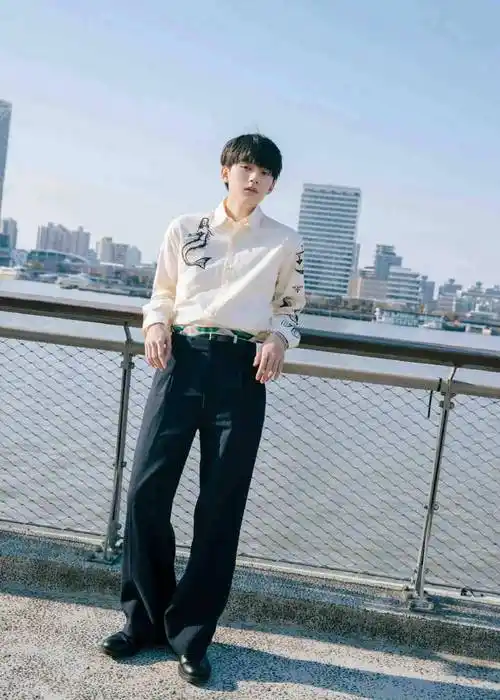 24美图:蔡徐坤,张子枫,袁冰妍,檀健次,周翊然,周柯宇_大片_发展_造型