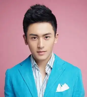 小帅哥飞机头发型图片 阳光又帅气