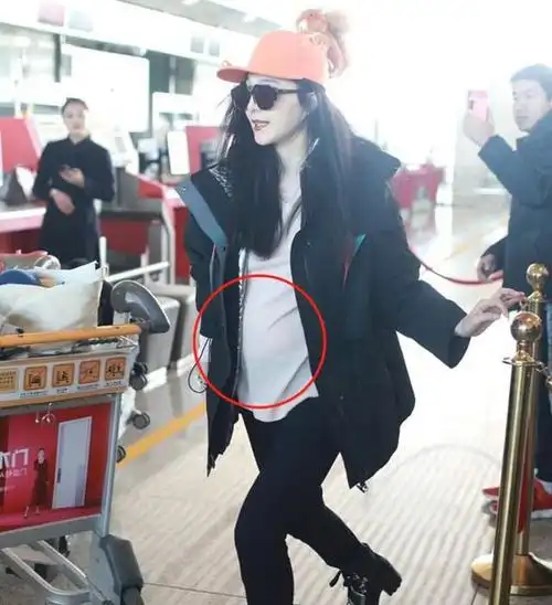 范冰冰现身妇产医院手捂小腹疑怀孕?范冰冰吧辟谣:正常身体检查