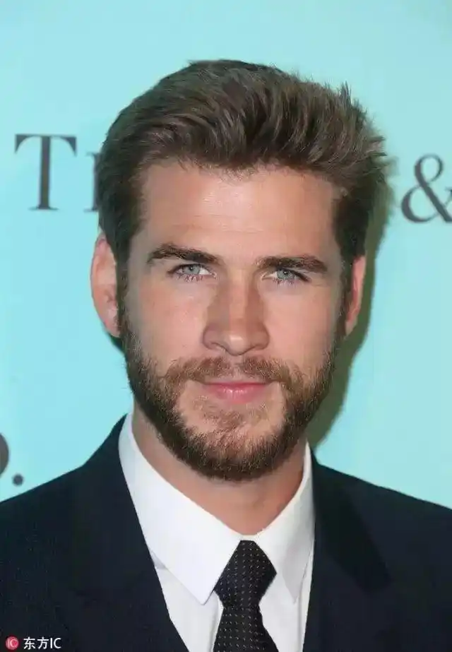 颜值不够胡子来凑