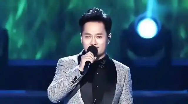 草根歌手云飞:成名后与妻子离婚,如今6年过去,他们怎样了