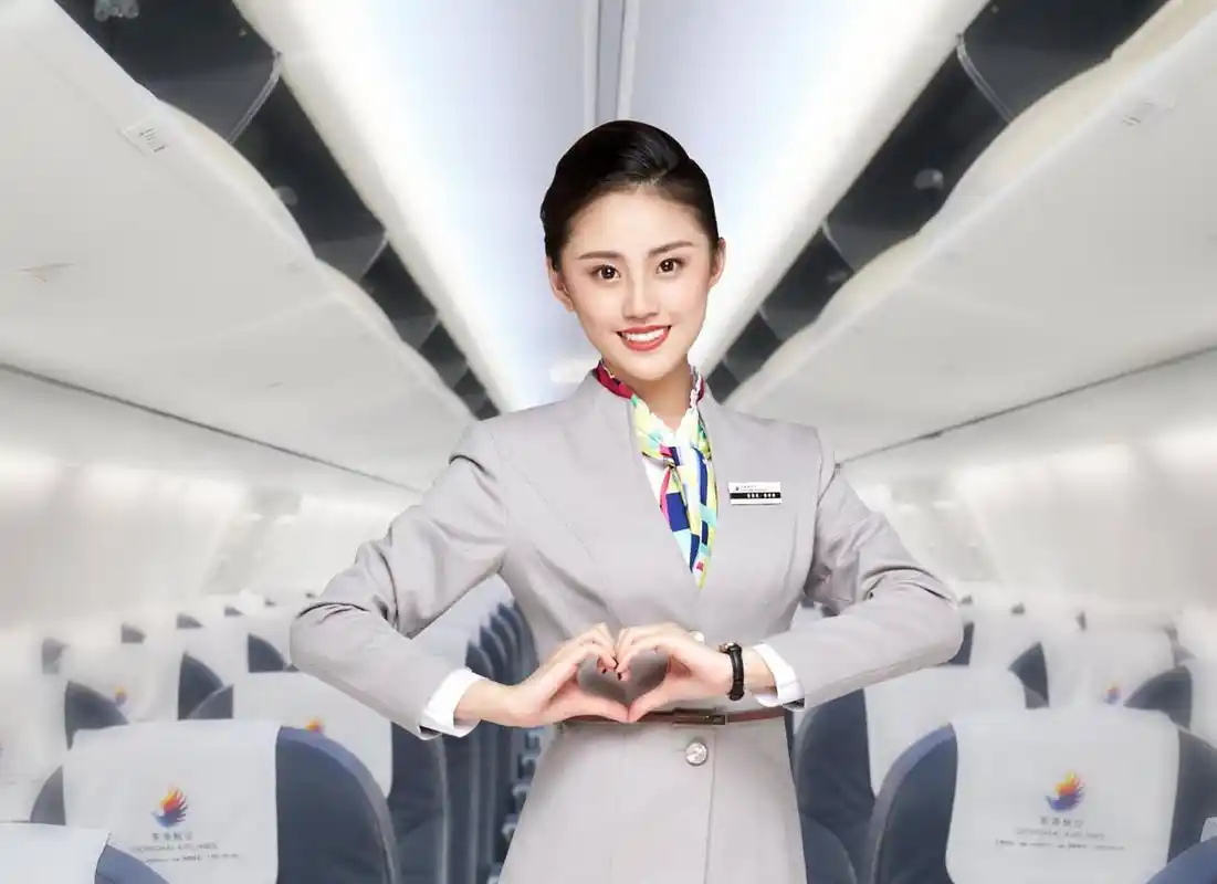 山东航空 带飞20/小时; 后舱乘务员35/小时;头等45/小时;乘务长80