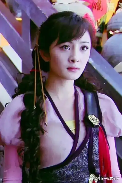 杨幂童星出道,地地道道的北京女孩,出道即巅峰,她扮演了很多角色,真的