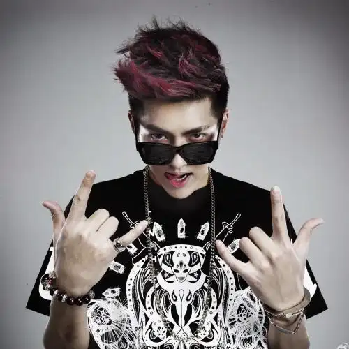 嘻哈男神吴亦凡人物头像速写图片