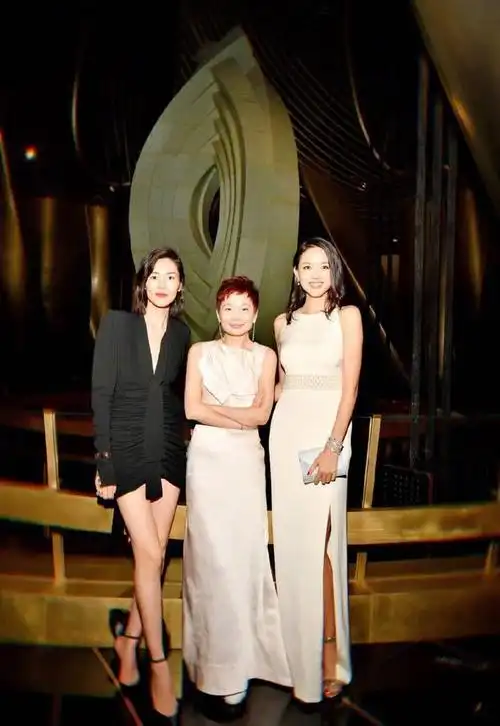 世界小姐张梓琳近照曝光大秀美好身材与关晓彤站一起太迷人