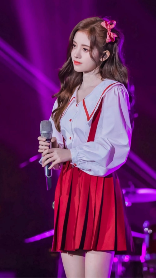 鞠婧祎私服演绎可爱甜美,粉嫩颜色搭配十分减龄!真让人上头