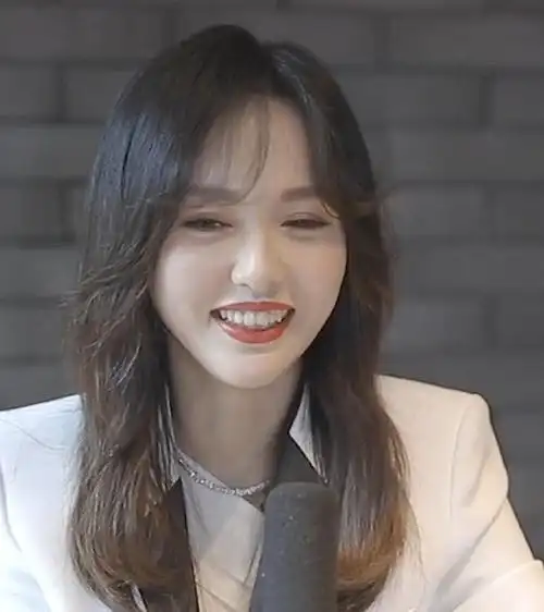 唐嫣为什么笑不露齿看到她的蒜瓣牙时网友还是别笑了