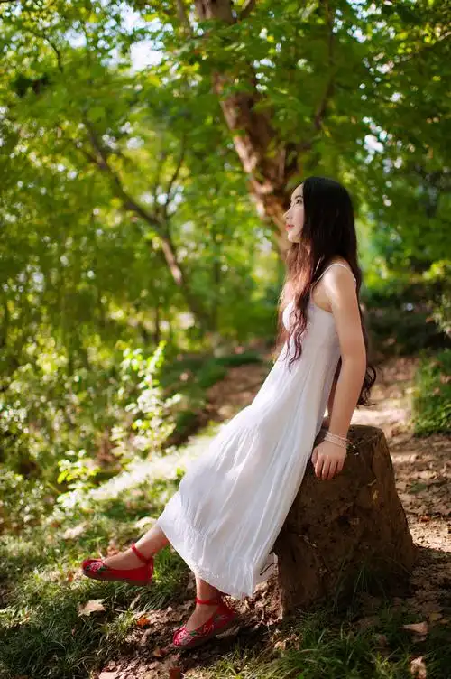 小清新美眉开心出游透视长裙户外摄影美女图[2/8]_美女写真_美桌网