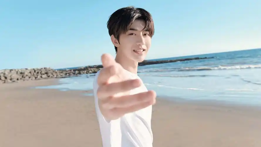 电脑壁纸 明星 大陆明星 蔡徐坤清爽帅气写真