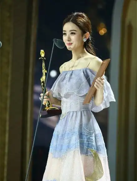 赵丽颖初中毕业照曝整容真相一看便知