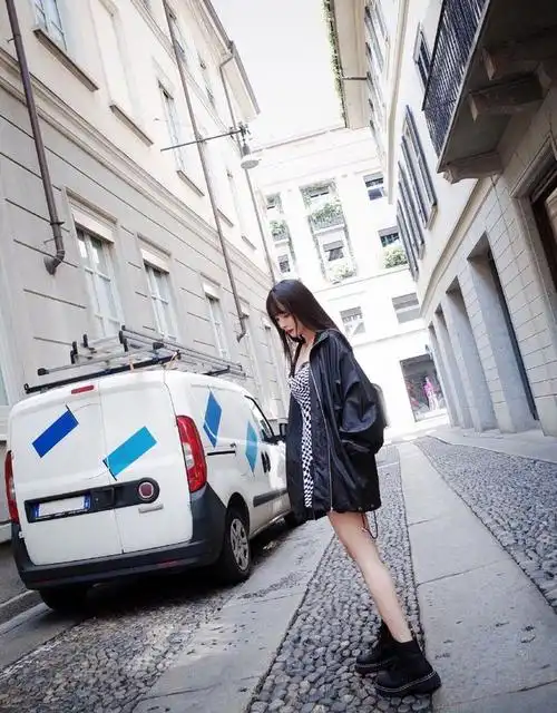 离婚后的杨幂终于改风格,摇身一变成为酷girl,街拍穿搭太酷炫|卫衣|短