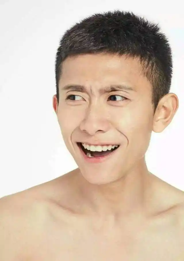 《余罪》张一山写真曝光 痞帅到没朋友