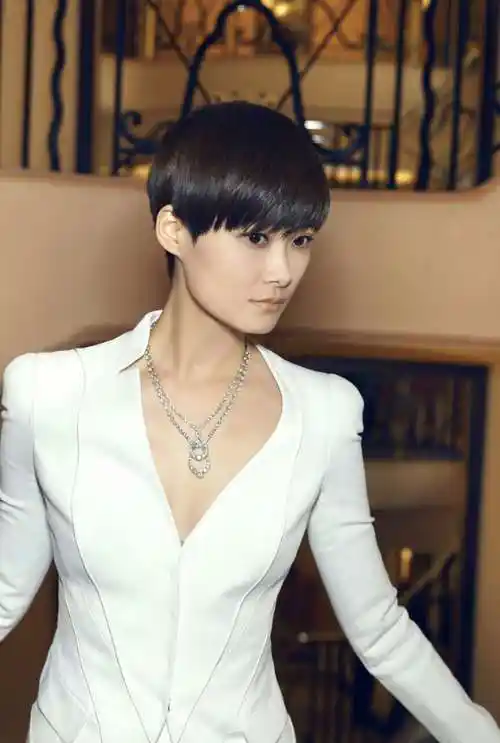 女神| 李宇春:露个事业线告诉你,姐是女神不是春哥!