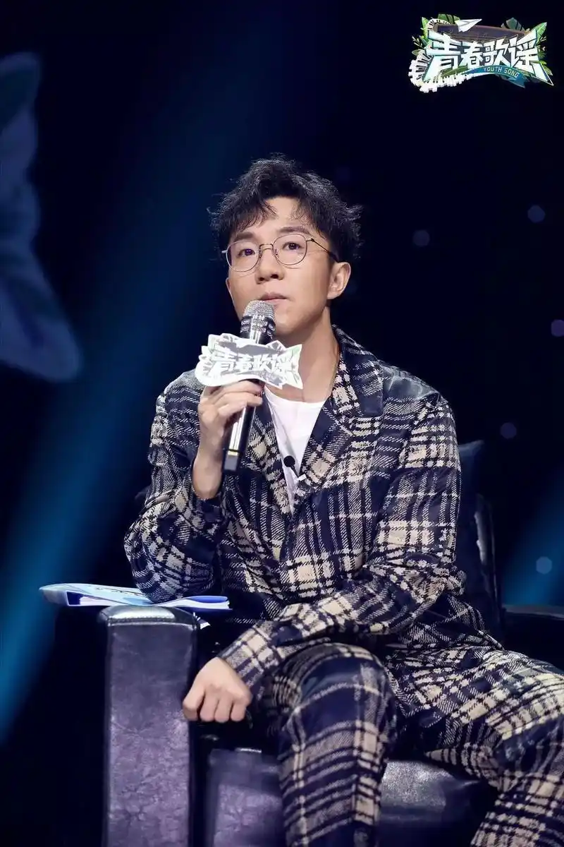 唱功型辅导员孙伯纶鼓舞青春学子勇敢追梦