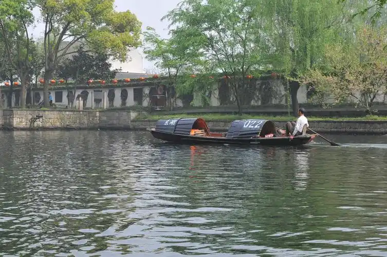 绍兴的乌篷船
