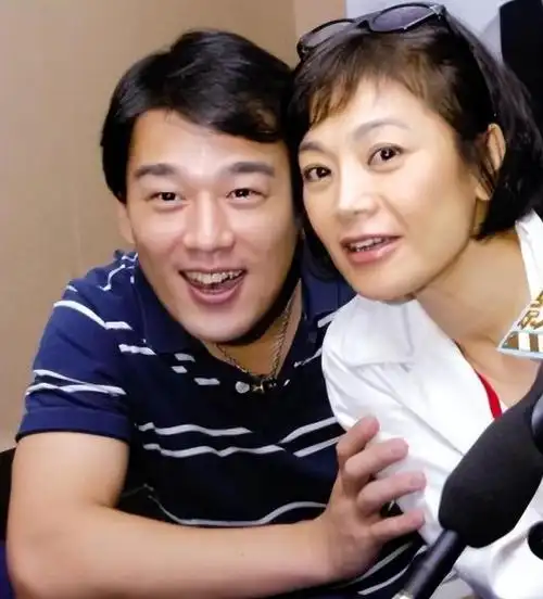 回顾:王耀庆妻子郭晏青,相识于小学4年级,婚后生两子幸福美满