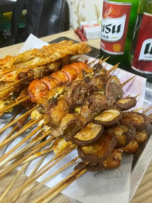 正宗新疆烤串乌苏啤酒